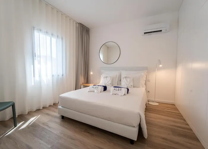 Oceanside Village 1 * Lagoa (Azores)